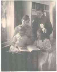 David John GIMLICH - Top left - Doris E. Gimlich  Top right - Donald W. Gimlich  Bottom left on Doris knee - Marion Rose Gimlich  Bottom right - Marjorie L. Gimlich